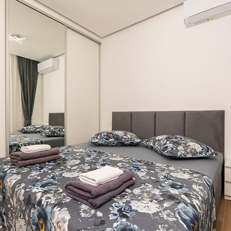 Apartments Hope Dugi Rat Exterior foto