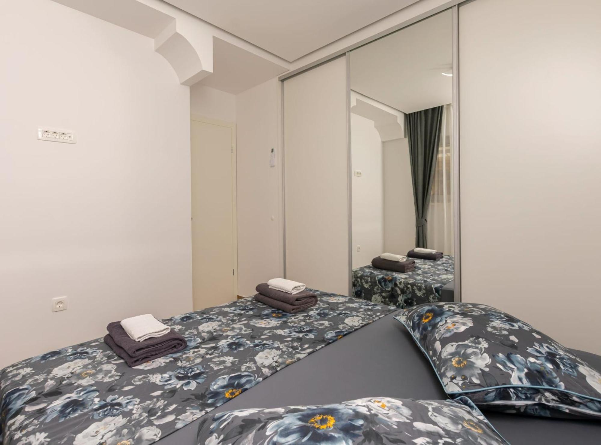 Apartments Hope Dugi Rat Exterior foto