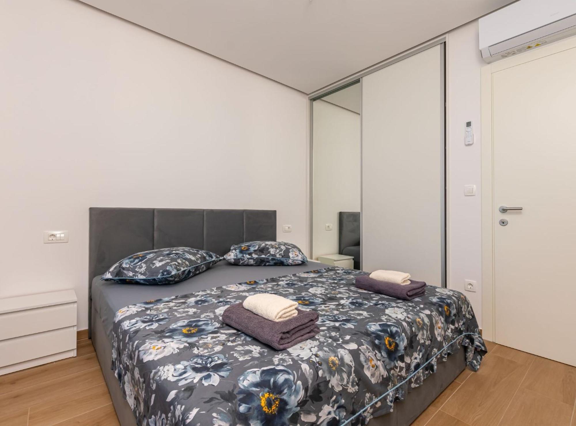 Apartments Hope Dugi Rat Exterior foto